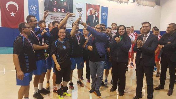 Amatör Spor Haftası etkinlikleri kapsamında kurumlar arası 1. Babaeski Kaymakamlığı Voleybol Turnuvası düzenlendi.
