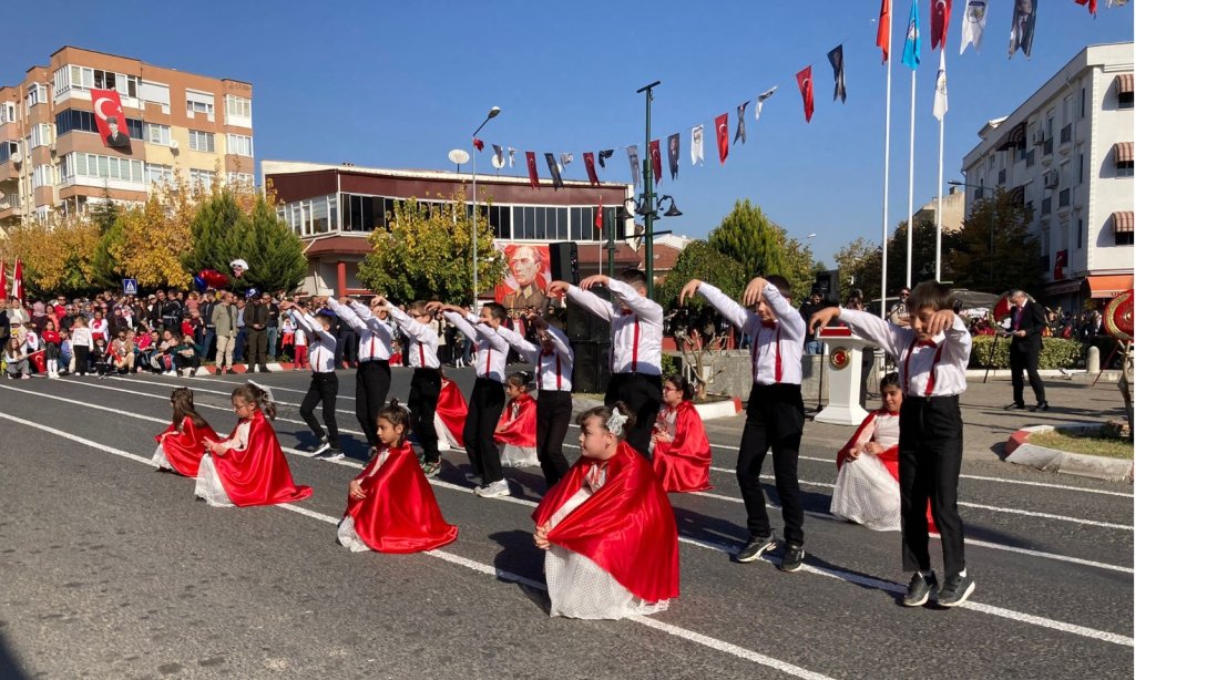 Cumhuriyet'imizin 101. Yılı Babaeski İlçemizde büyük bir coşku ve katılımlarla kutlandı.